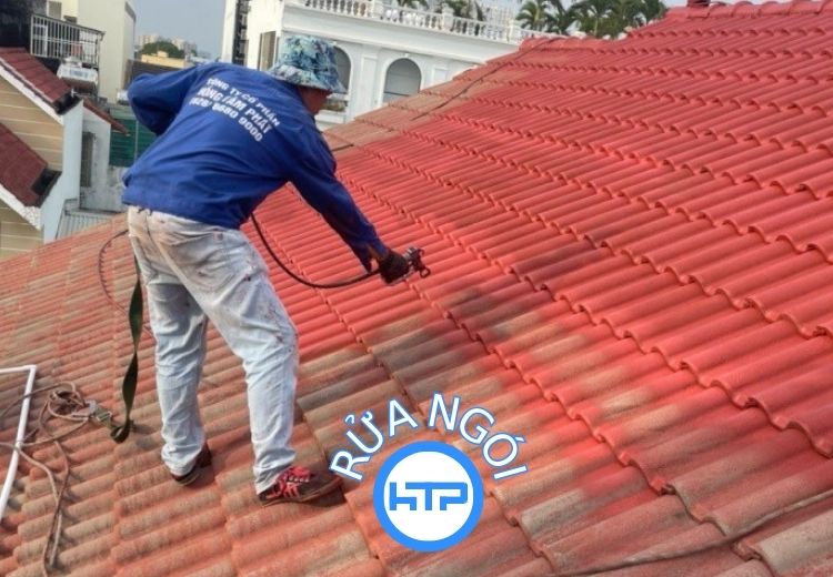 Hồng Tâm Phát là đơn vị vệ sinh mái ngói quận 5 uy tín, chuyên nghiệp